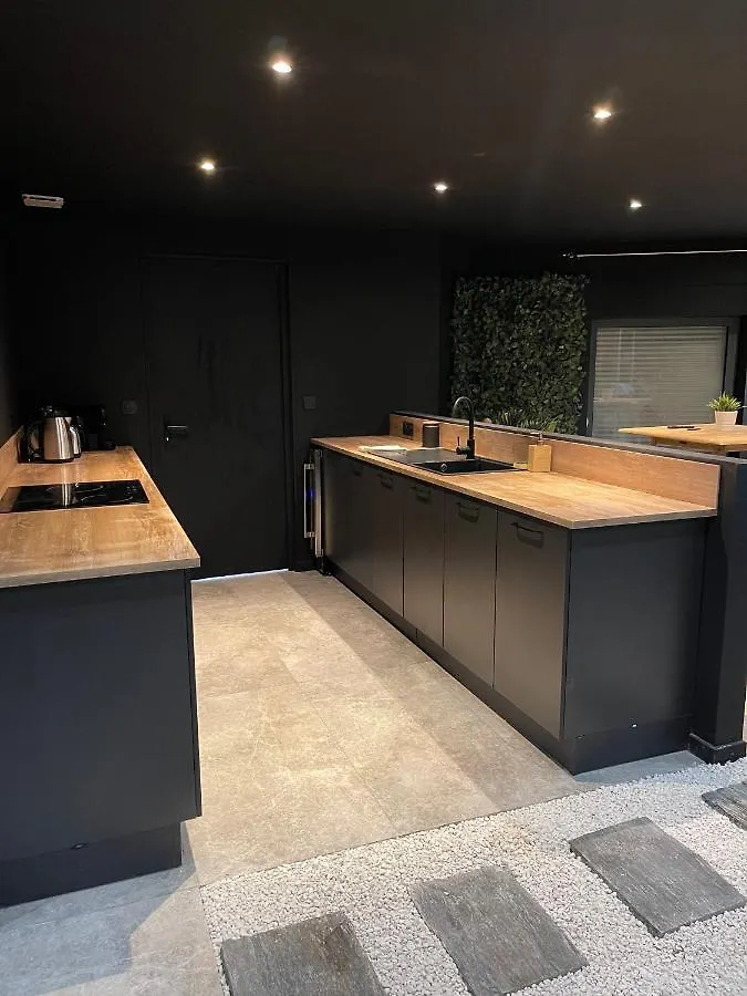 Spa & Love Exotic - Balneo - Sauna - Parking Clermont-Ferrand 0*,  France